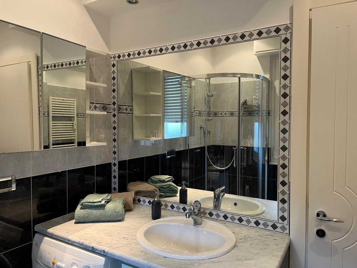Bagno con lavatrice